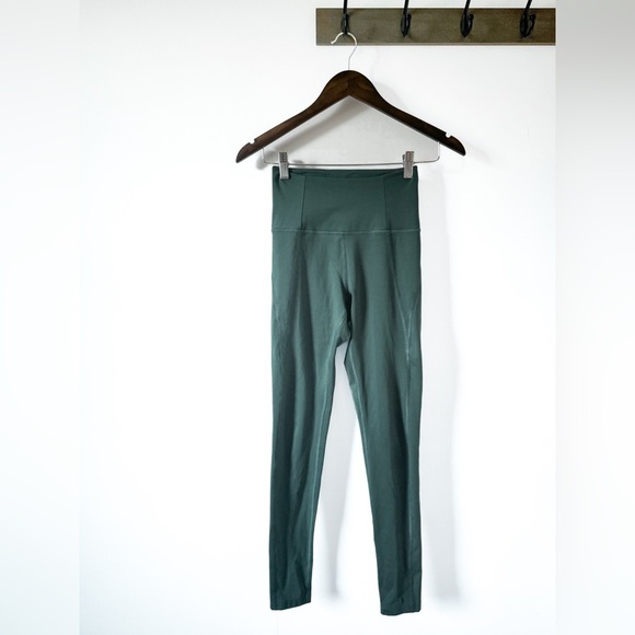 The Girlfriend Collective Compressive High Waisted Leggings - Picture 7 of 11